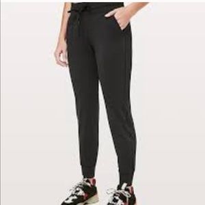 LULULEMON Ready to Rulu Joggers Sz 4